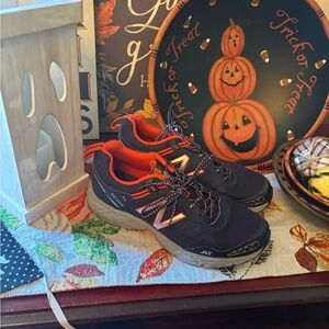 NEW New Balance 579 Navy and Red Athletic Shoes